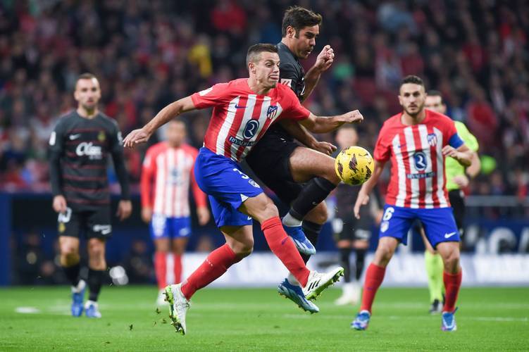 雷迪克谈社媒时代执教：球员活在评论里，保持稳定颇具挑战（雷迪克：社媒时代执教不易，球员沉浸评论致稳定更难）