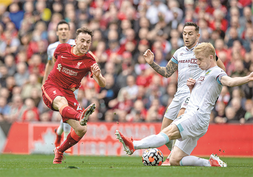 意甲三分制时代，斯帕莱蒂是第二位率队参加过三大德比的主帅（自意甲三分制以来，斯帕莱蒂成为第二位率队参与三大德比的主帅）