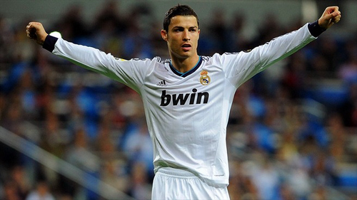 官方：阿贾克斯与18岁后防小将亚伦·鲍曼续约至2030年（阿贾克斯官宣：18岁后防新秀亚伦·鲍曼续约至2030年）