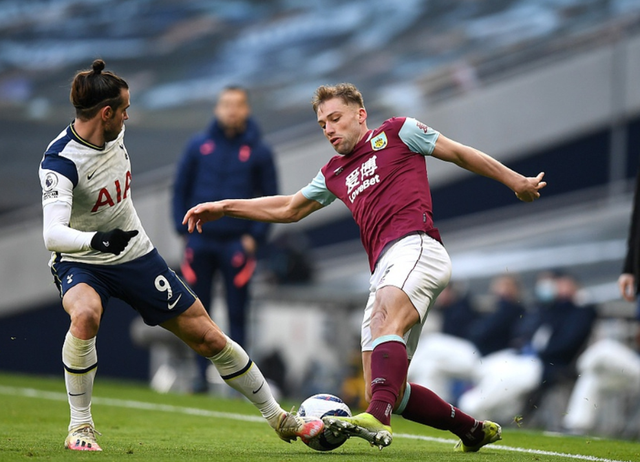 足球世界杯官方球票再次被抢空，黄牛疯狂加价（足球世界杯官方门票再度售罄，黄牛加价飙升）