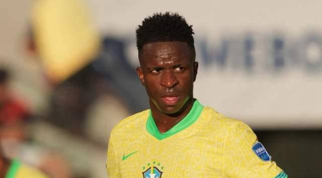 场边教练的表情太真实