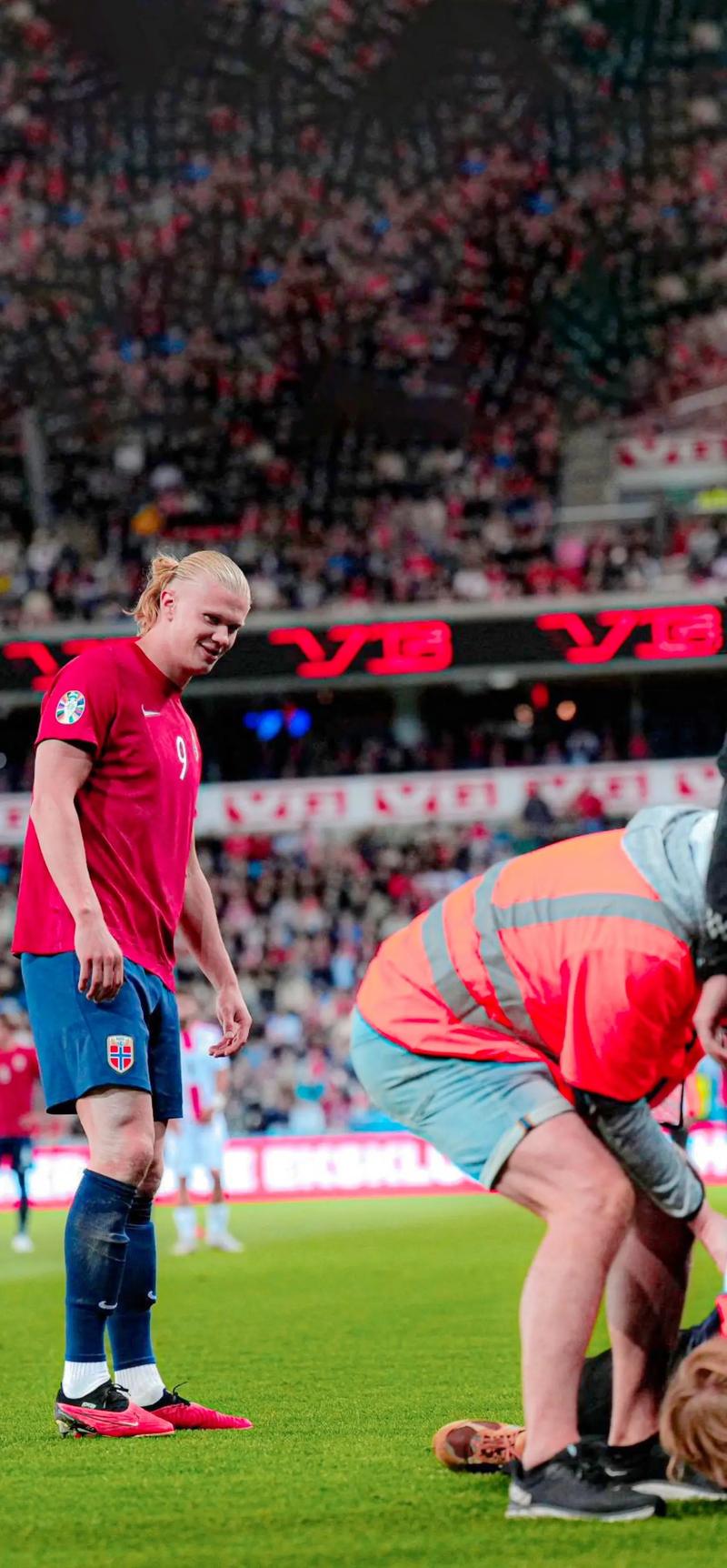 亚冠精英半场：牟再现破僵，朴青孝屡献神扑，江原1-0武里南联（亚冠半场战报：牟再度破僵，朴青孝连连神扑，江原暂1-0武里南联）