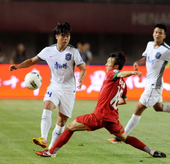 阿森纳3-1拜仁破其不败金身，马杜埃凯首球诺伊尔失误送礼（阿森纳3-1力挫拜仁终结不败，马杜埃凯处子球破门，诺伊尔低级失误送礼）