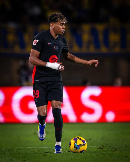 斯拉维亚主帅：我们让阿森纳踢得很艰难，但球队犯了致命失误