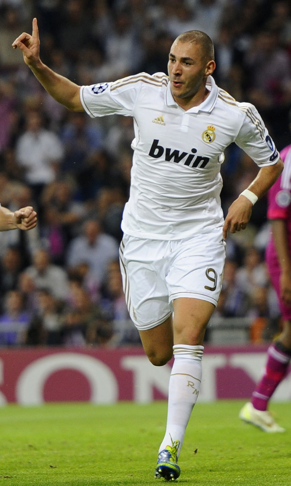 林诗栋：我没有让大家失望！胜利后亲吻胸前国旗（林诗栋：不负众望，取胜后深情亲吻胸前国旗）