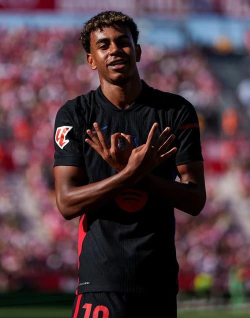 意甲半场：内雷斯双响，那不勒斯3-0亚特兰大（半场战报：内雷斯梅开二度，那不勒斯3比0领先亚特兰大）