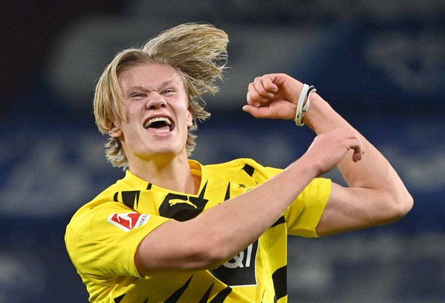 替补登场建功 教练换人奏效（替补立功，换人立竿见影）