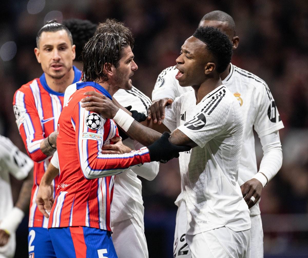 佳夫：作为后卫单场比赛进俩球不常见；沃尔特马德是顶级前锋（佳夫：后卫单场梅开二度实属罕见，沃尔特马德堪称顶级前锋）